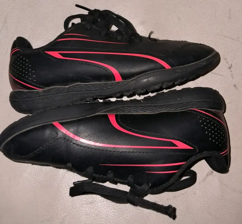 Zapatillas deportivas negras con detalles rojos Puma - 4