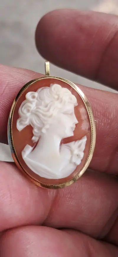 Colgante y prendedor  camafeo vintage en oro - miniatura 1