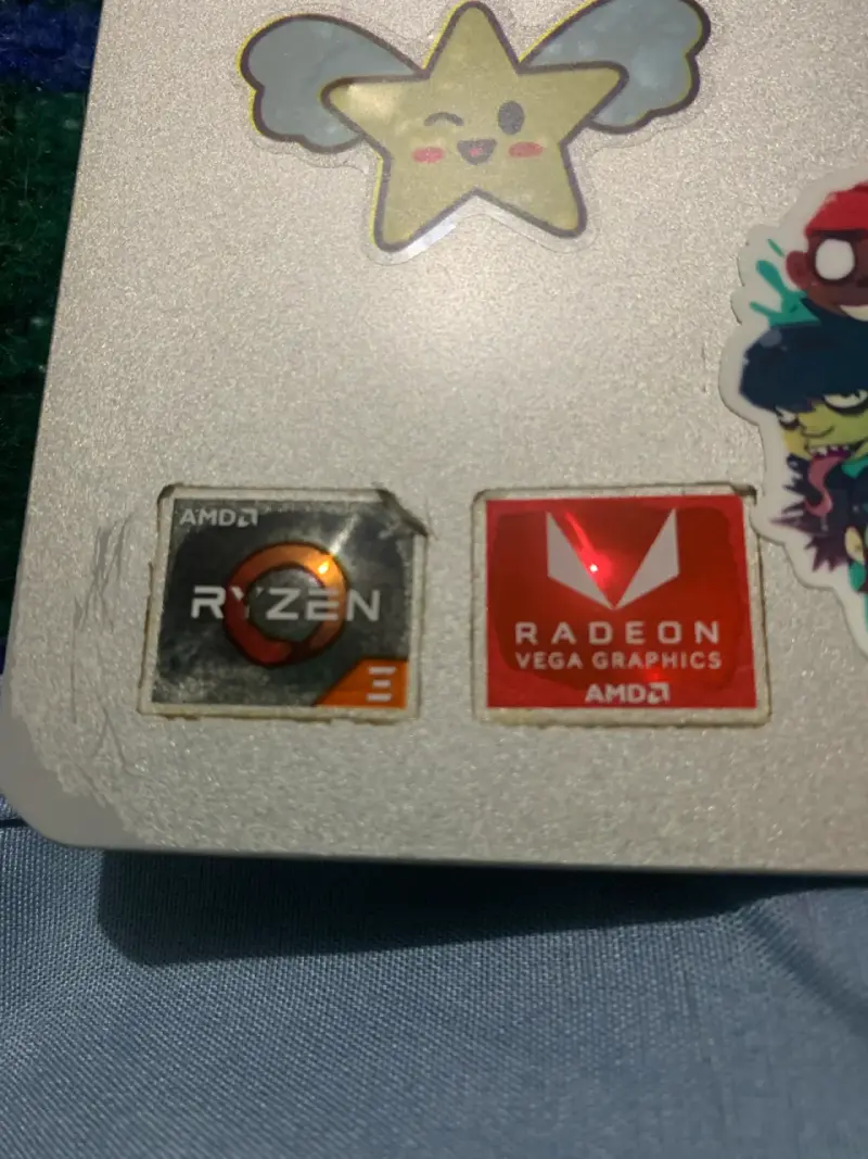 Laptop Lenovo Ideapad 330S con AMD Ryzen 3 - 3