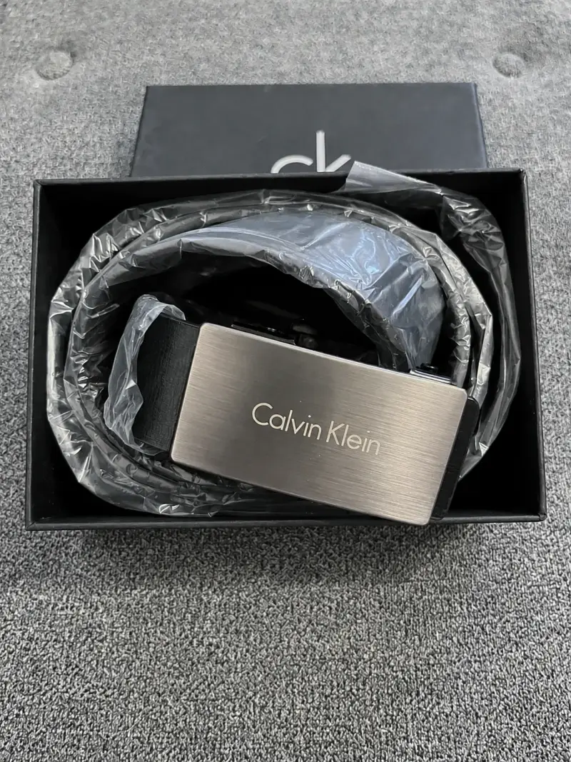Cinturón Calvin Klein con hebilla metálica