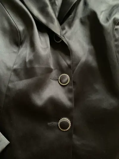 Blazer negro satinado para mujer Danillo - miniatura 2