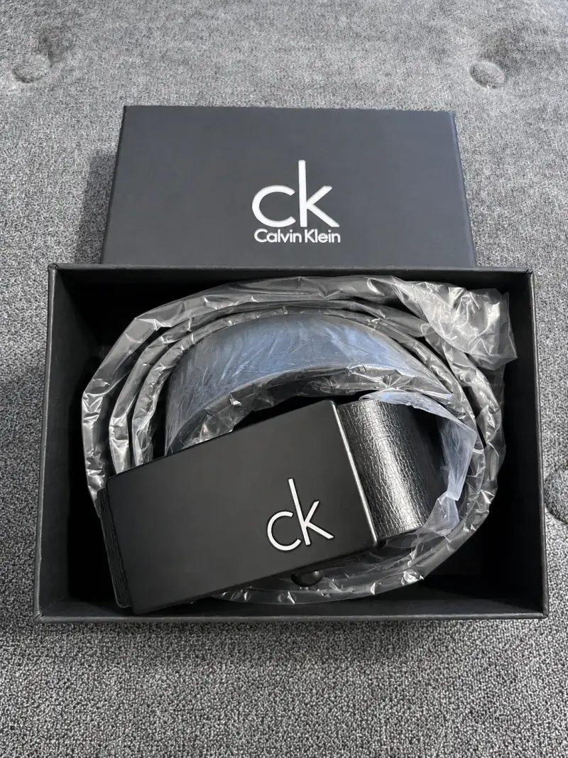 Cinturón Calvin Klein Negro con Hebilla Metálica
