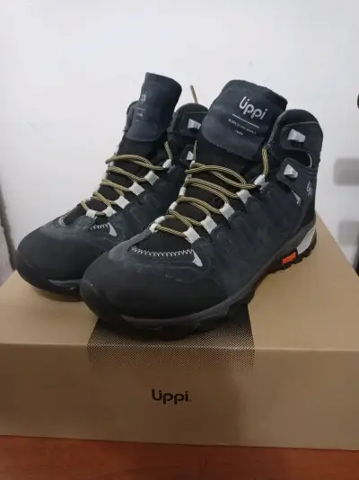Botas de Montaña Uppí Negras para Hombre - miniatura 1
