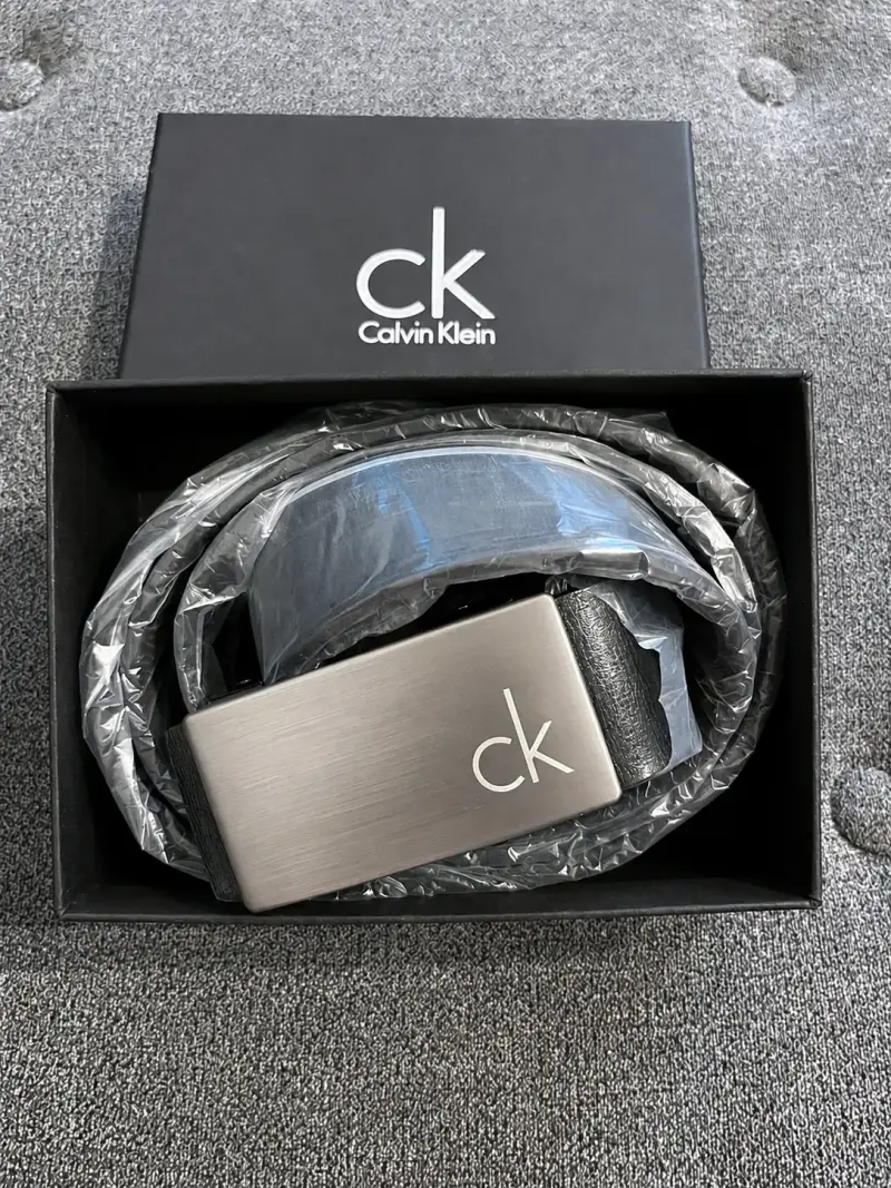 Cinturón Calvin Klein con hebilla metálica