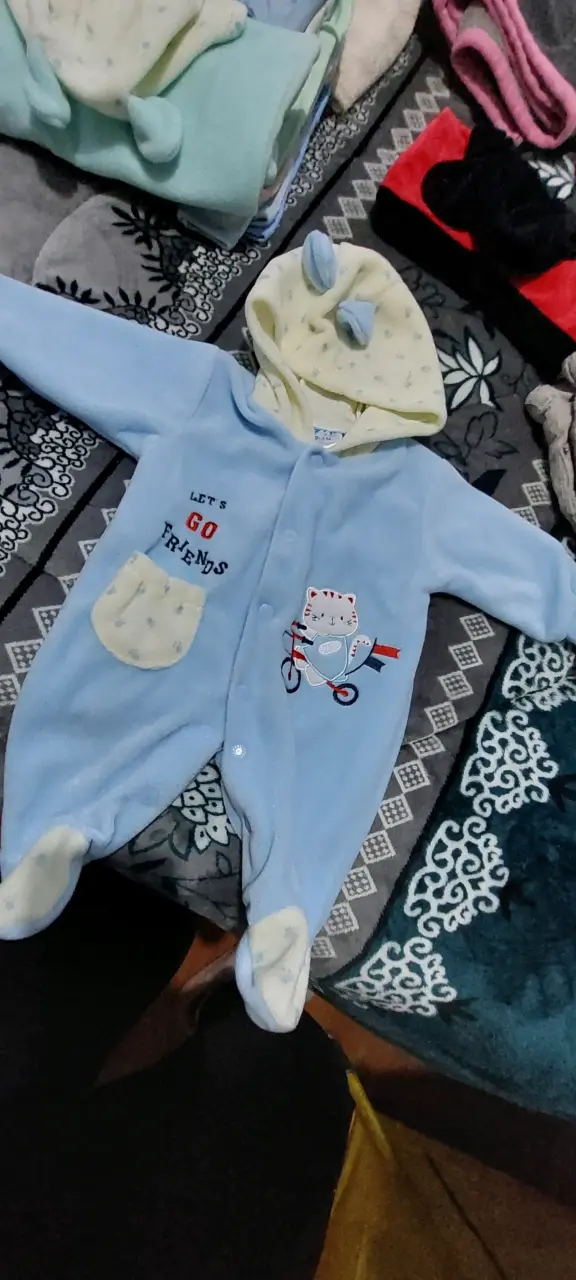 Enterito de bebé azul con diseño de gato - 1