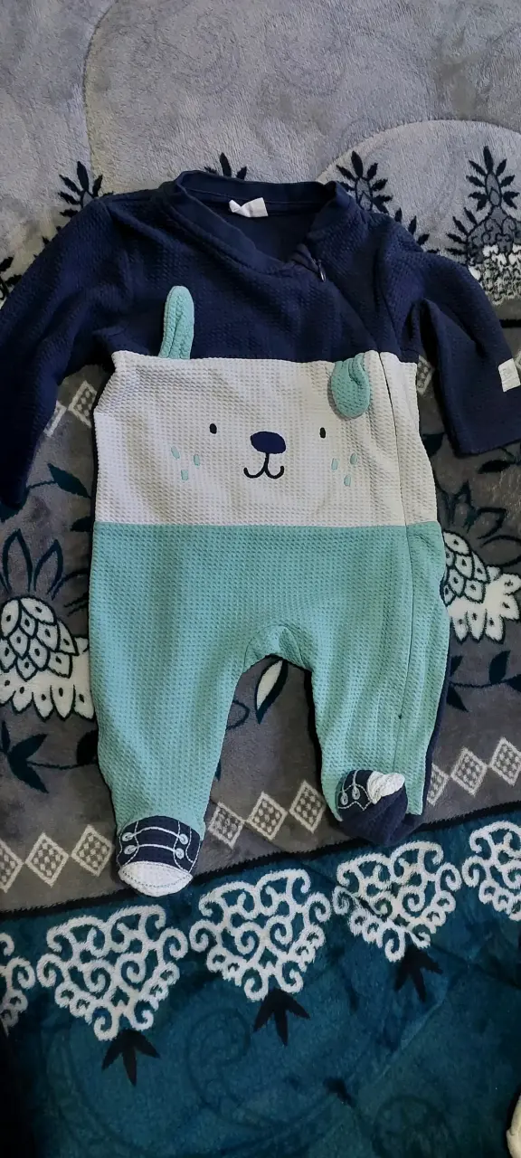 Enterito de bebé azul con diseño de gato - 5