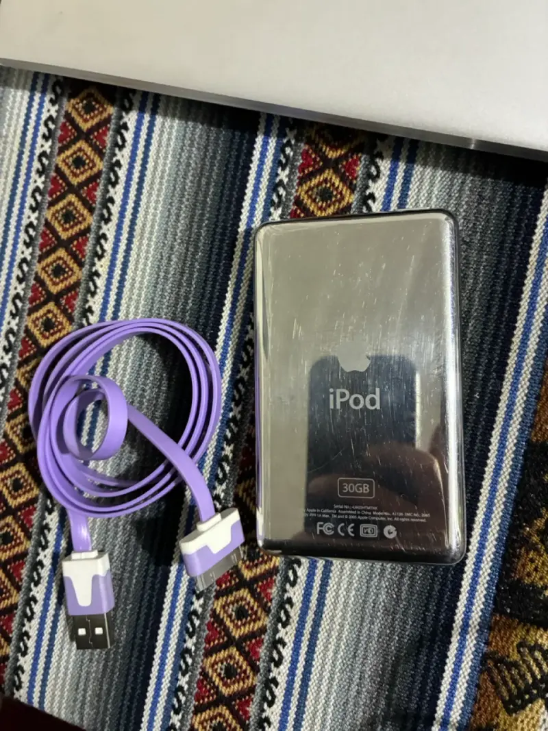 iPod Classic 30GB - 2