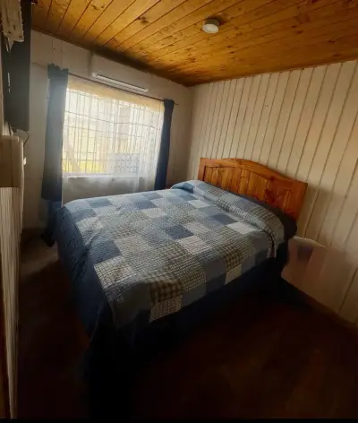 Cama de madera tamaño matrimonial en buen estado - miniatura 3