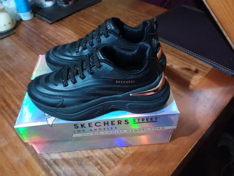 Zapatillas negras Skechers Street con Memory Foam - 1