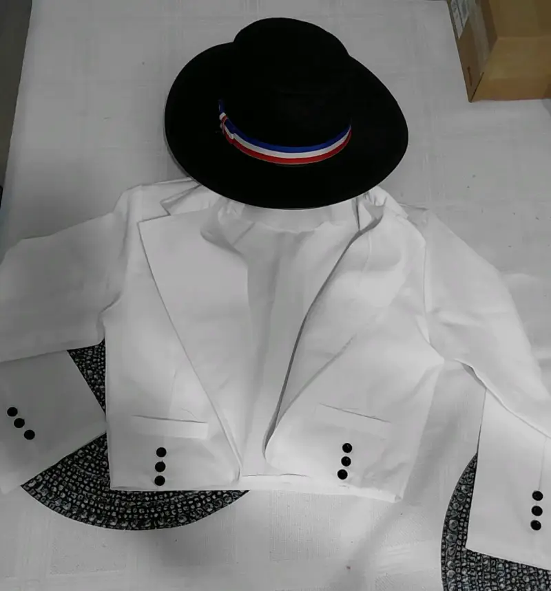 Traje de huaso chileno con sombrero - 1