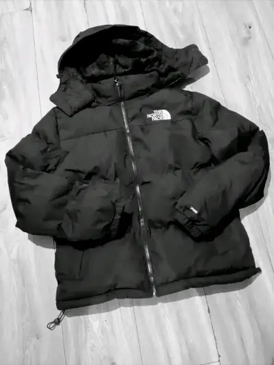 Chaqueta de invierno negra The North Face con cap - miniatura 1