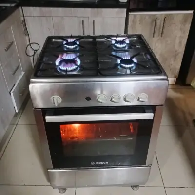 Cocina a gas Bosch con horno integrado - miniatura 1