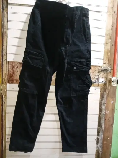 Pantalones cargo negros para hombre - miniatura 2