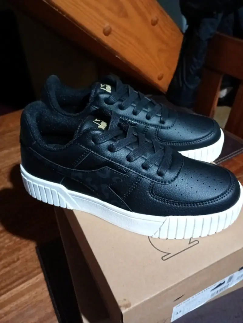 Zapatillas negras Diadora para mujer - 1