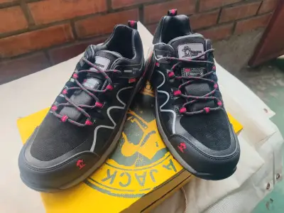 Zapatillas de Trekking Negras con Detalles Rojos - miniatura 2