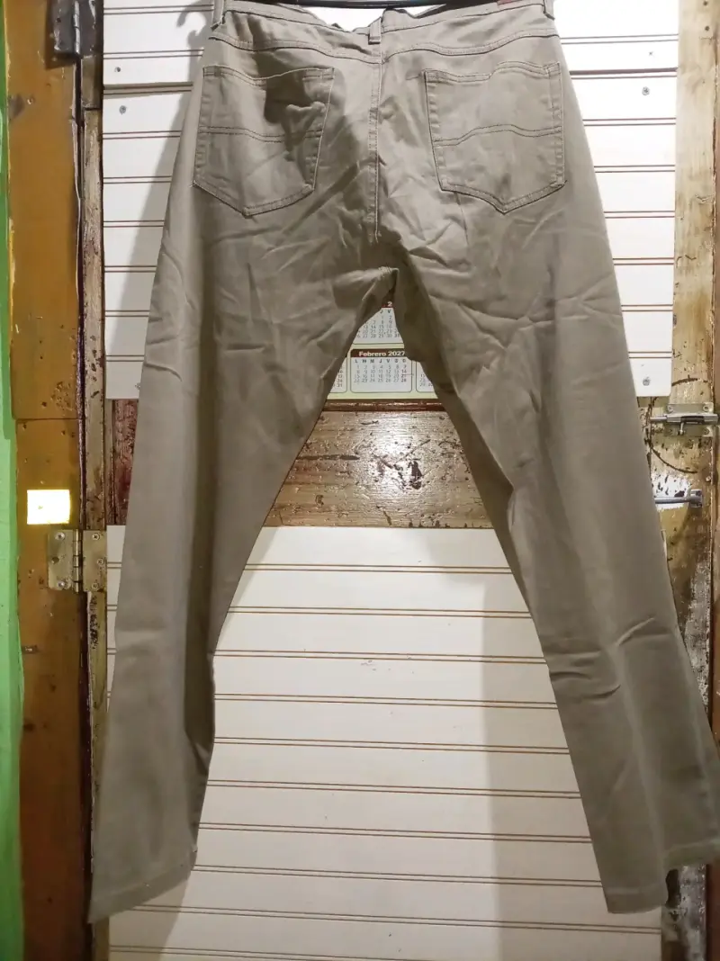 Pantalones de hombre color beige en buen estado - 1