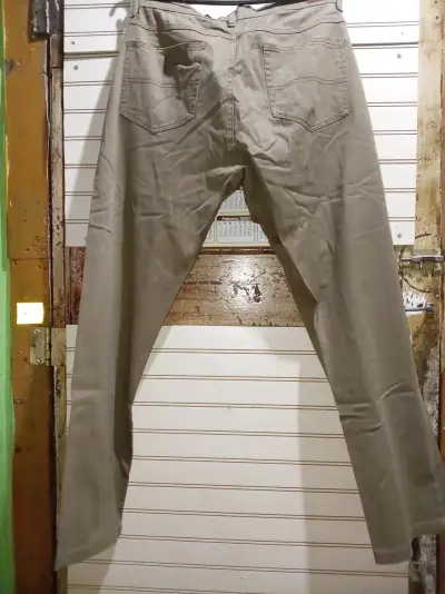 Pantalones de hombre color beige en buen estado - miniatura 1