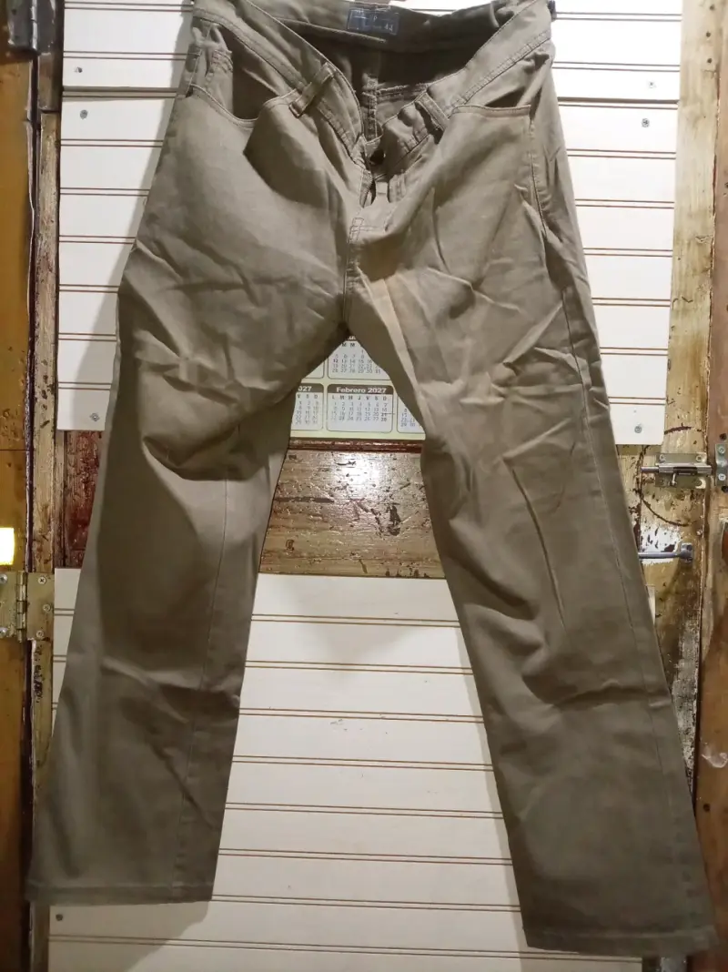 Pantalones de hombre color beige en buen estado - 2