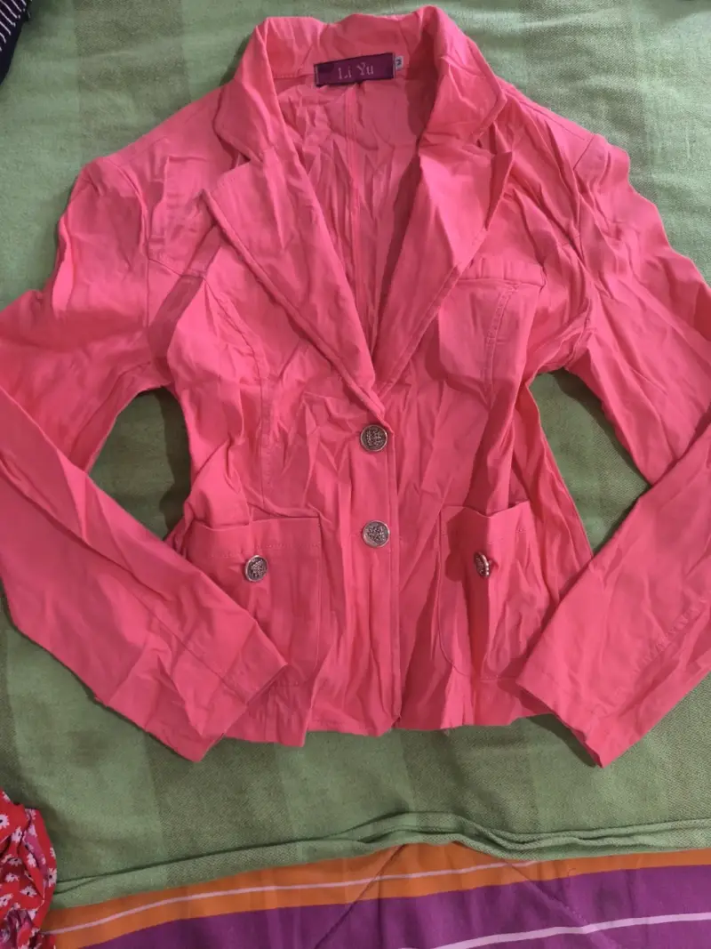 Chaqueta de mujer beige con bolsillos - 2