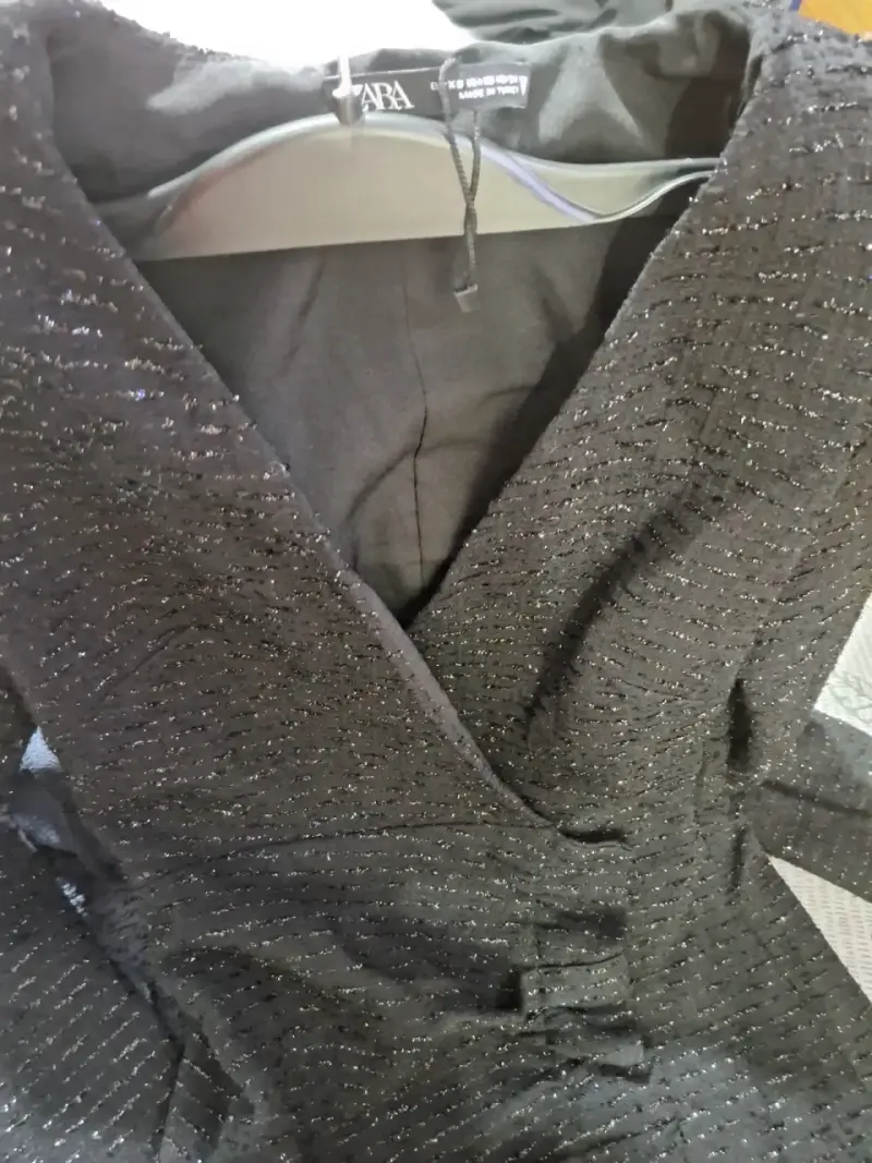 Vestido negro ajustado con brillo Zara - 5