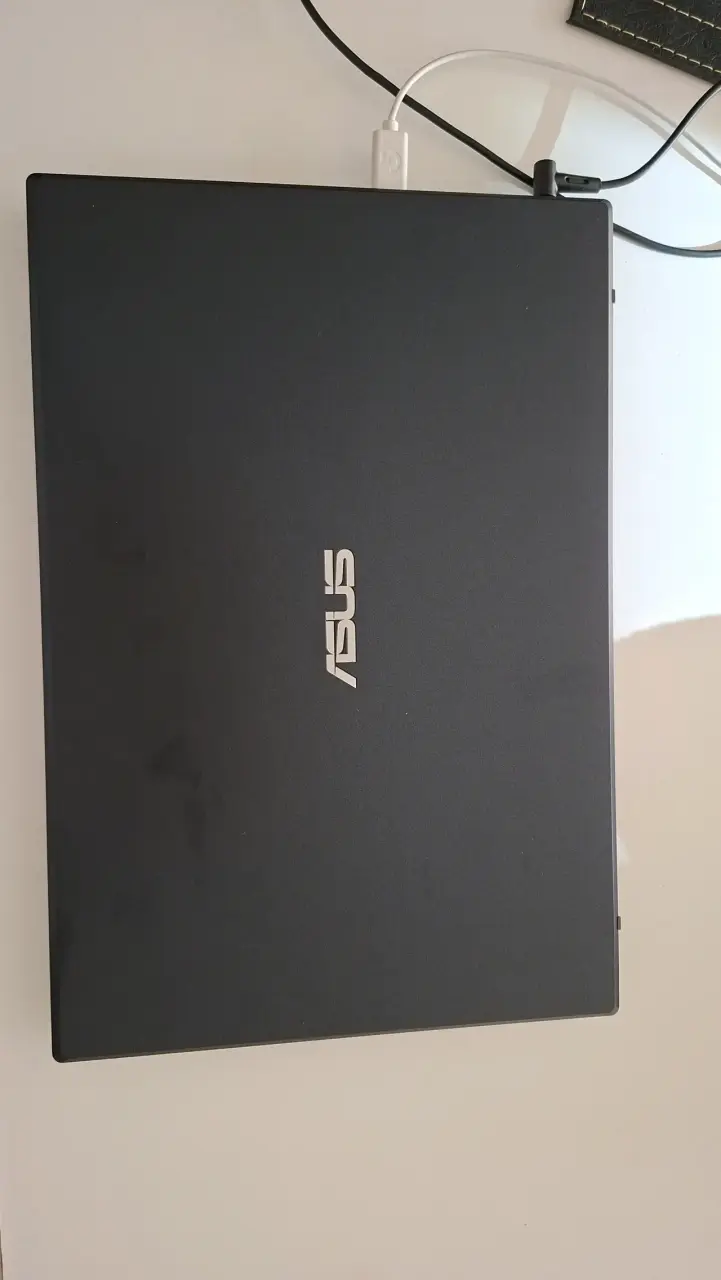 Laptop ASUS con Intel Core i5 y NVIDIA GTX - 2