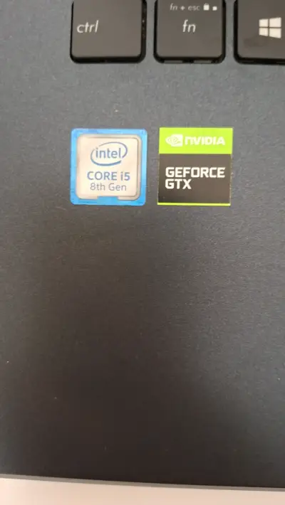 Laptop ASUS con Intel Core i5 y NVIDIA GTX - miniatura 4