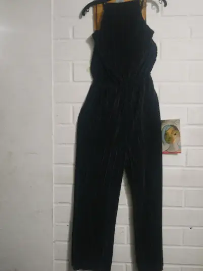 Vestido largo negro elegante para mujer - miniatura 1