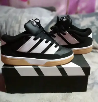 Zapatillas deportivas negras y blancas para hombre - miniatura 2