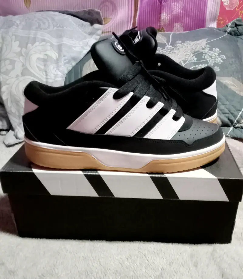 Zapatillas deportivas negras y blancas para hombre - 1