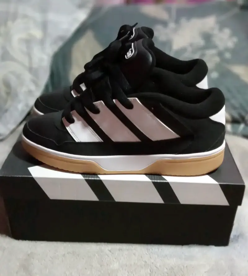 Zapatillas deportivas negras y blancas para hombre - 3