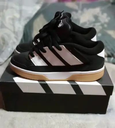 Zapatillas deportivas negras y blancas para hombre - miniatura 3