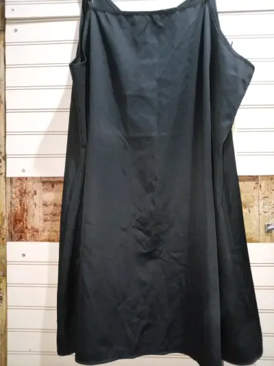 Vestido negro sin mangas para mujer - miniatura 1