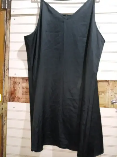 Vestido negro sin mangas para mujer - miniatura 2