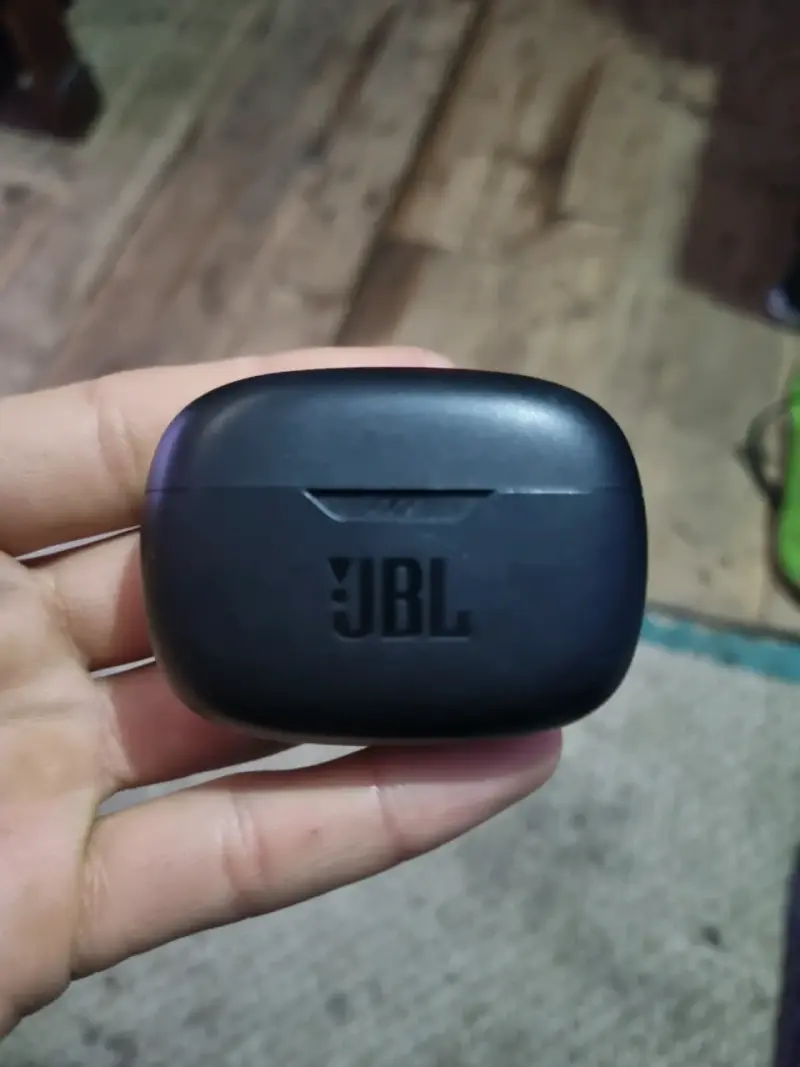 Audífonos inalámbricos JBL con estuche de carga - 1