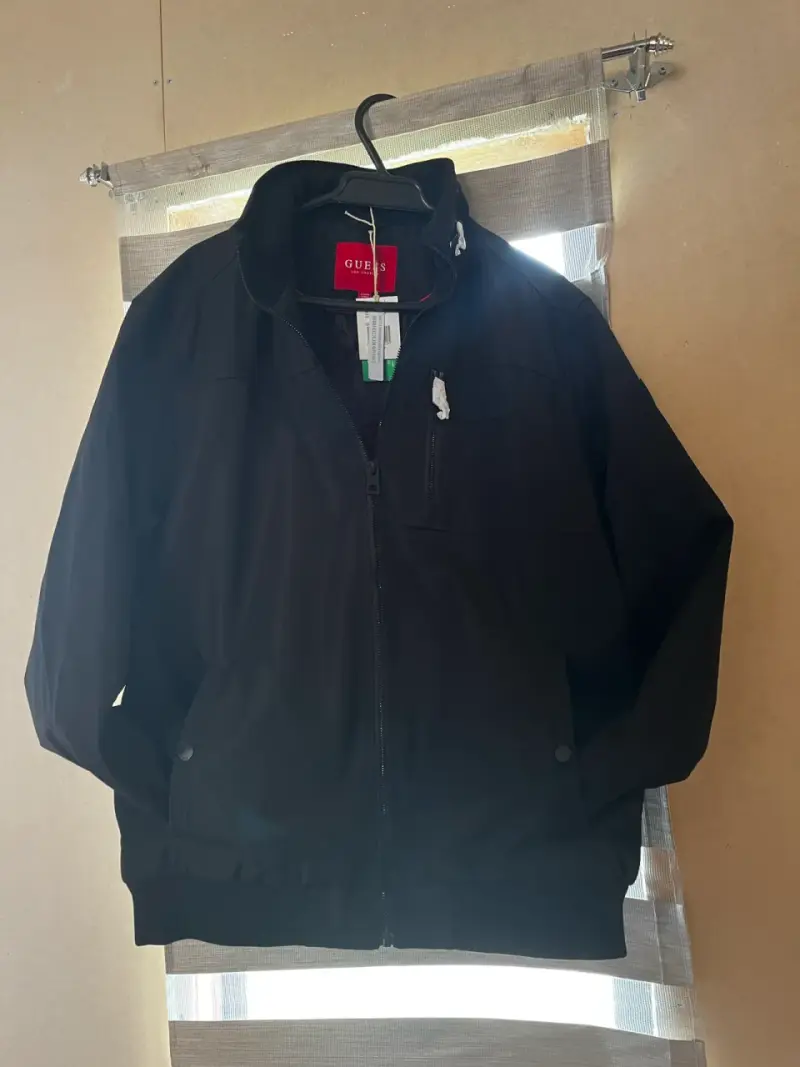 Chaqueta Guess original negra - 1