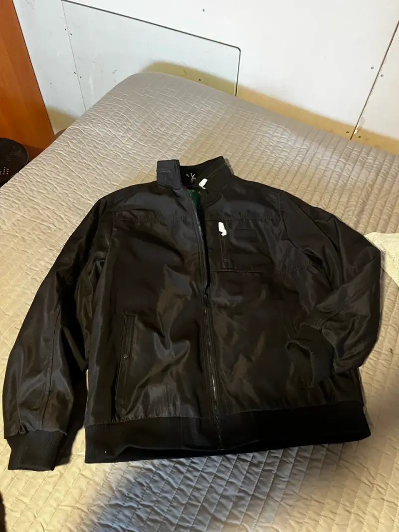 Chaqueta Guess original negra - 3