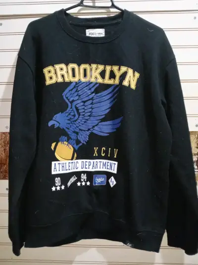 Polerón negro Brooklyn con diseño de águila - miniatura 1
