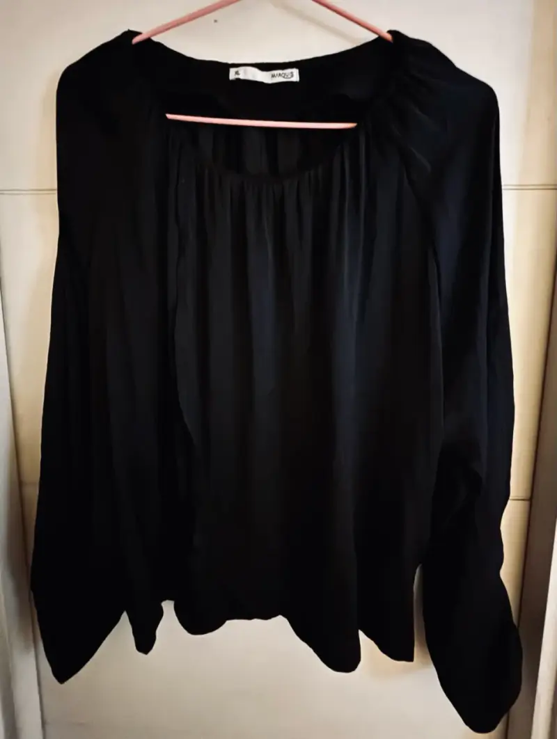 Blusa negra de manga larga Marquis