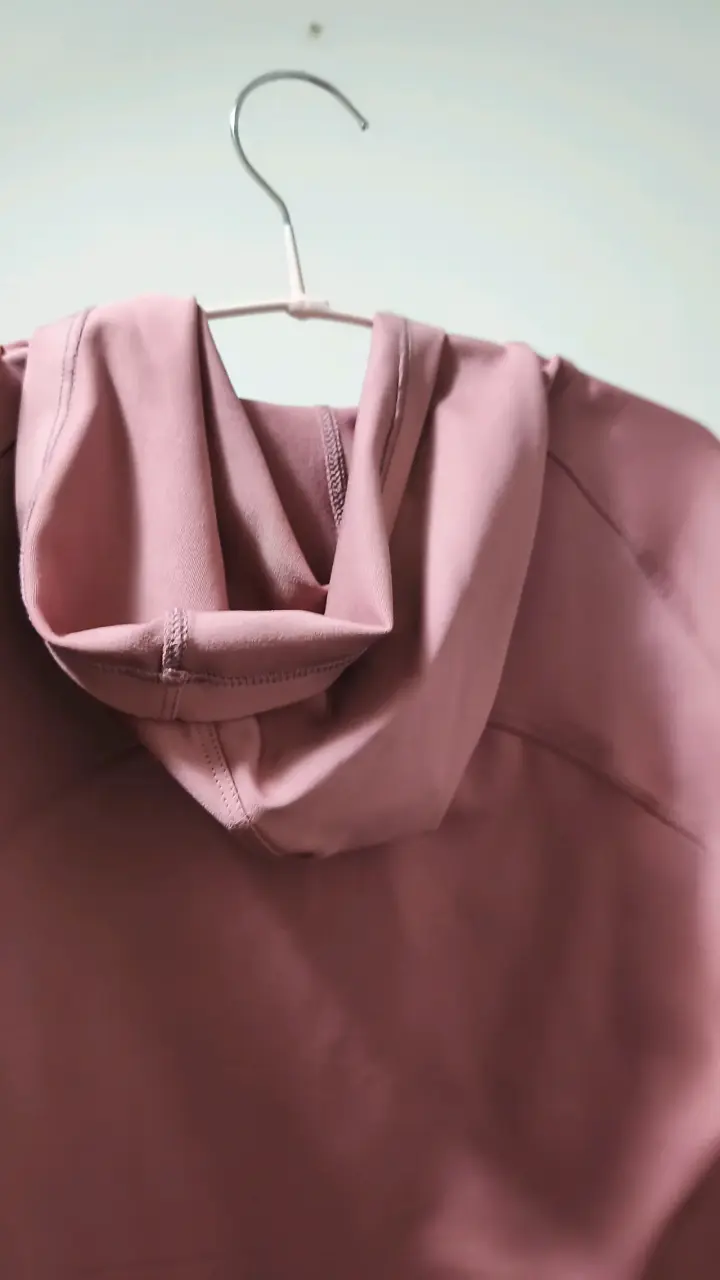 Chaqueta deportiva Aymara con capucha - 2