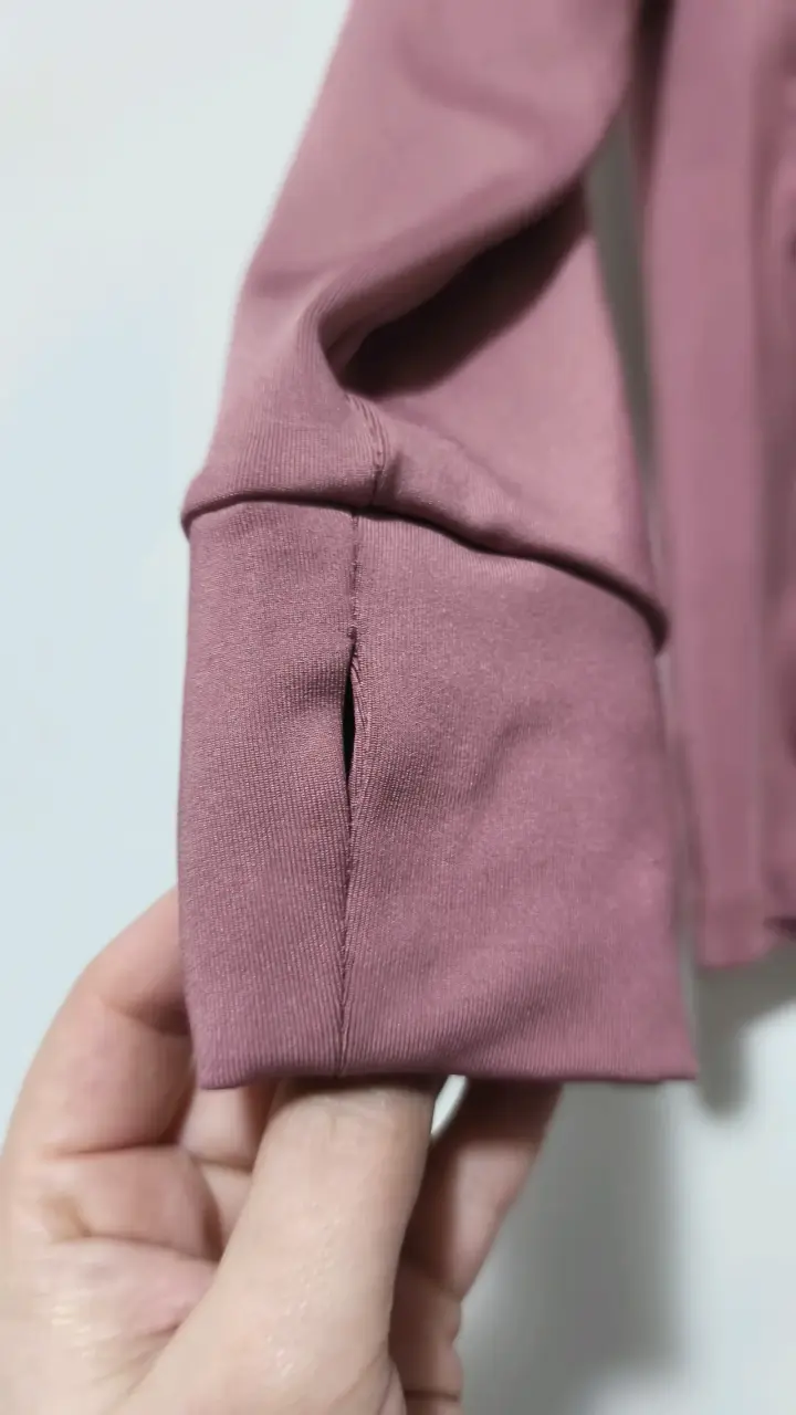 Chaqueta deportiva Aymara con capucha - 3