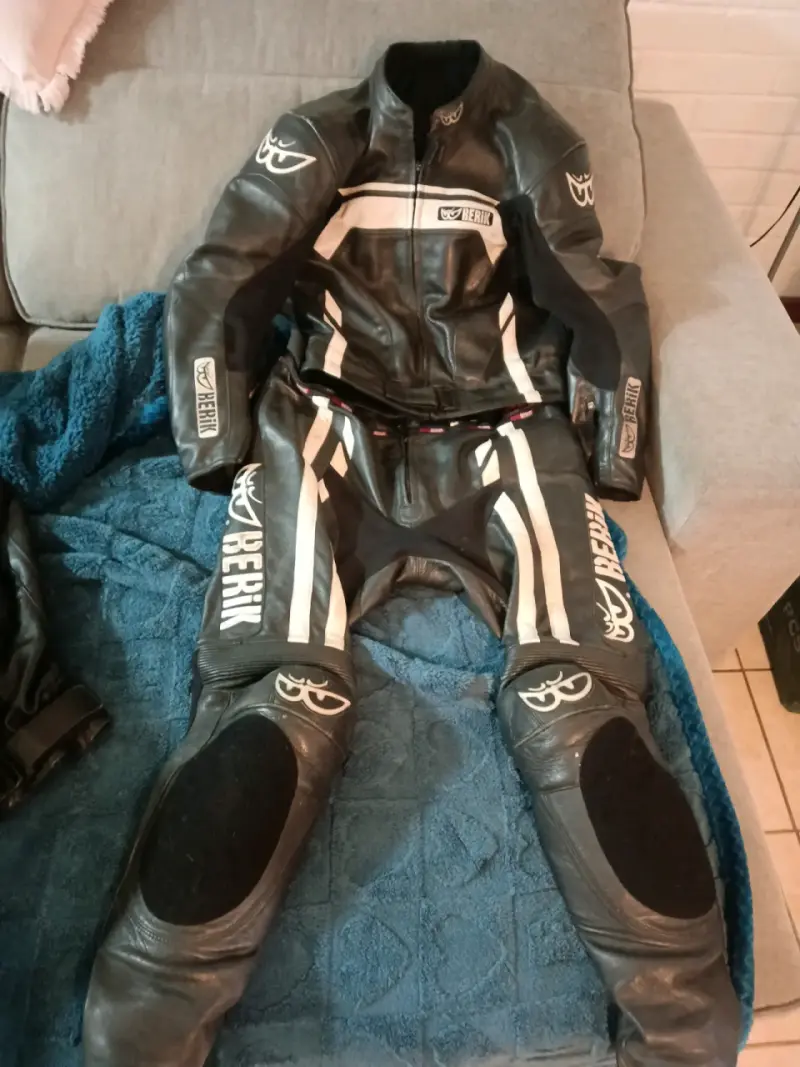 Traje de moto de cuero Berik negro con protecciones - 1