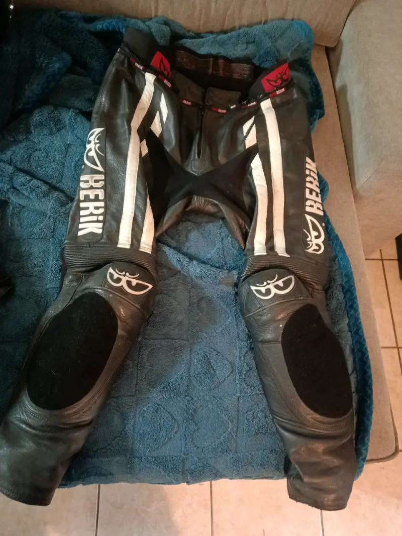 Traje de moto de cuero Berik negro con protecciones - 2