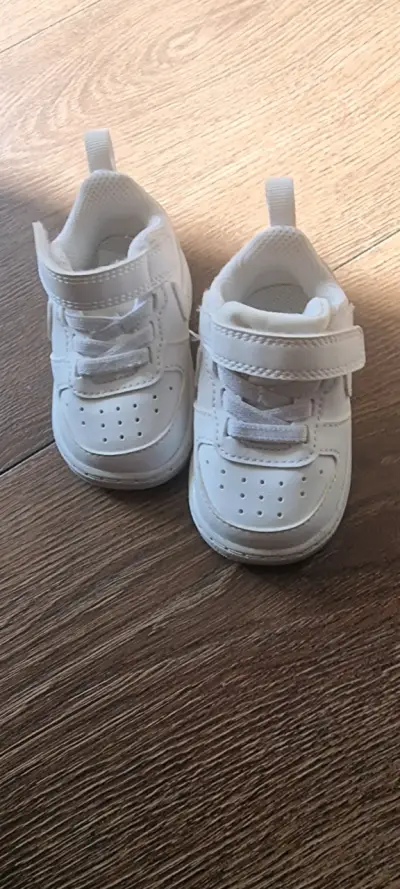 Zapatillas blancas para bebé Nike con velcro - miniatura 3