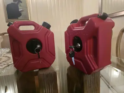 Bidones de gasolina Long-Haul con llave - miniatura 3