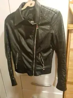 Chaqueta de cuero negra para mujer