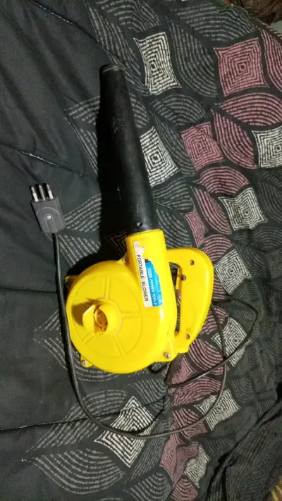Soplador eléctrico amarillo portátil - miniatura 2
