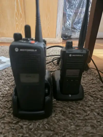 Radios Walkie Talkie Motorola con Cargadores - miniatura 1