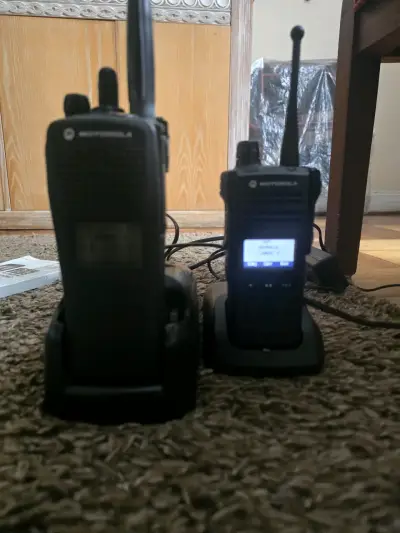 Radios Walkie Talkie Motorola con Cargadores - miniatura 6