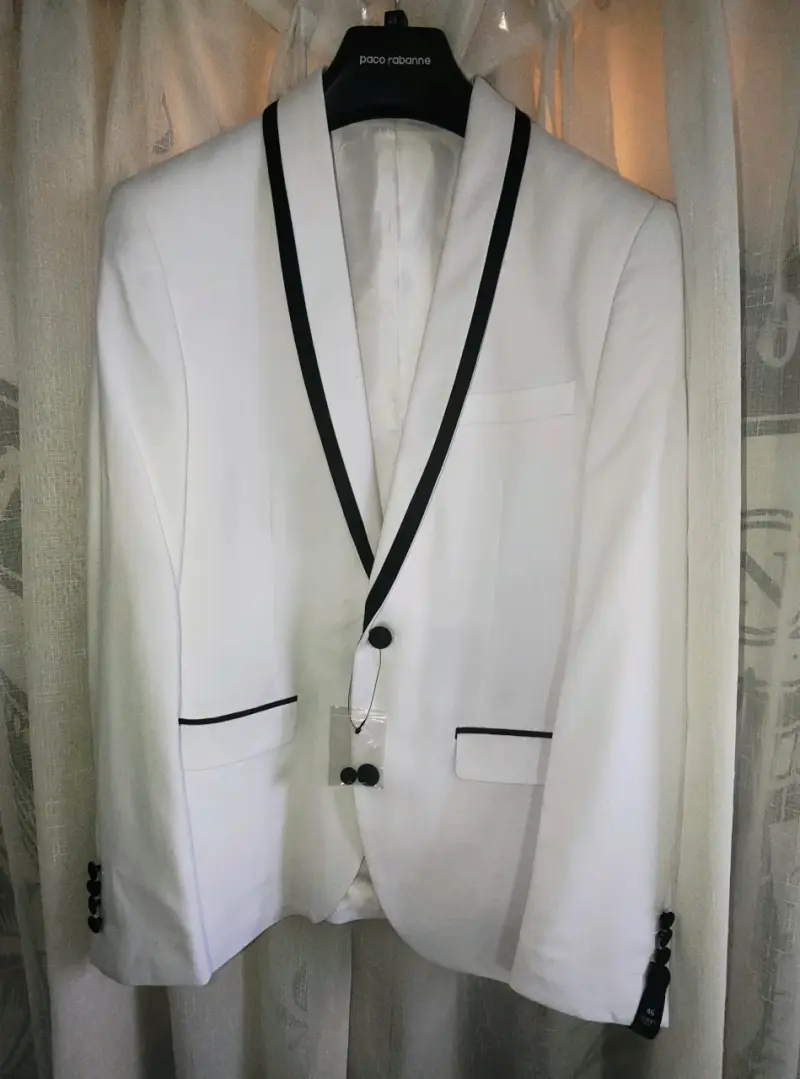 Blazer Blanco con Detalles Negros - 1
