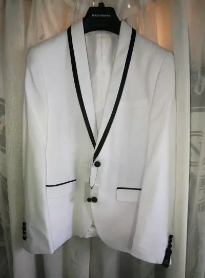 Blazer Blanco con Detalles Negros - miniatura 1